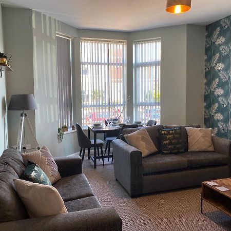 Blackpool Sleepover Apartment 1 Free Parking Sleeps 6 エクステリア 写真